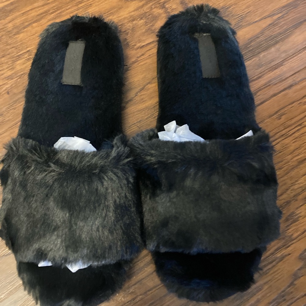 PINK Victoria’s Secret Black Fuzzy Slippers Large Open Toe